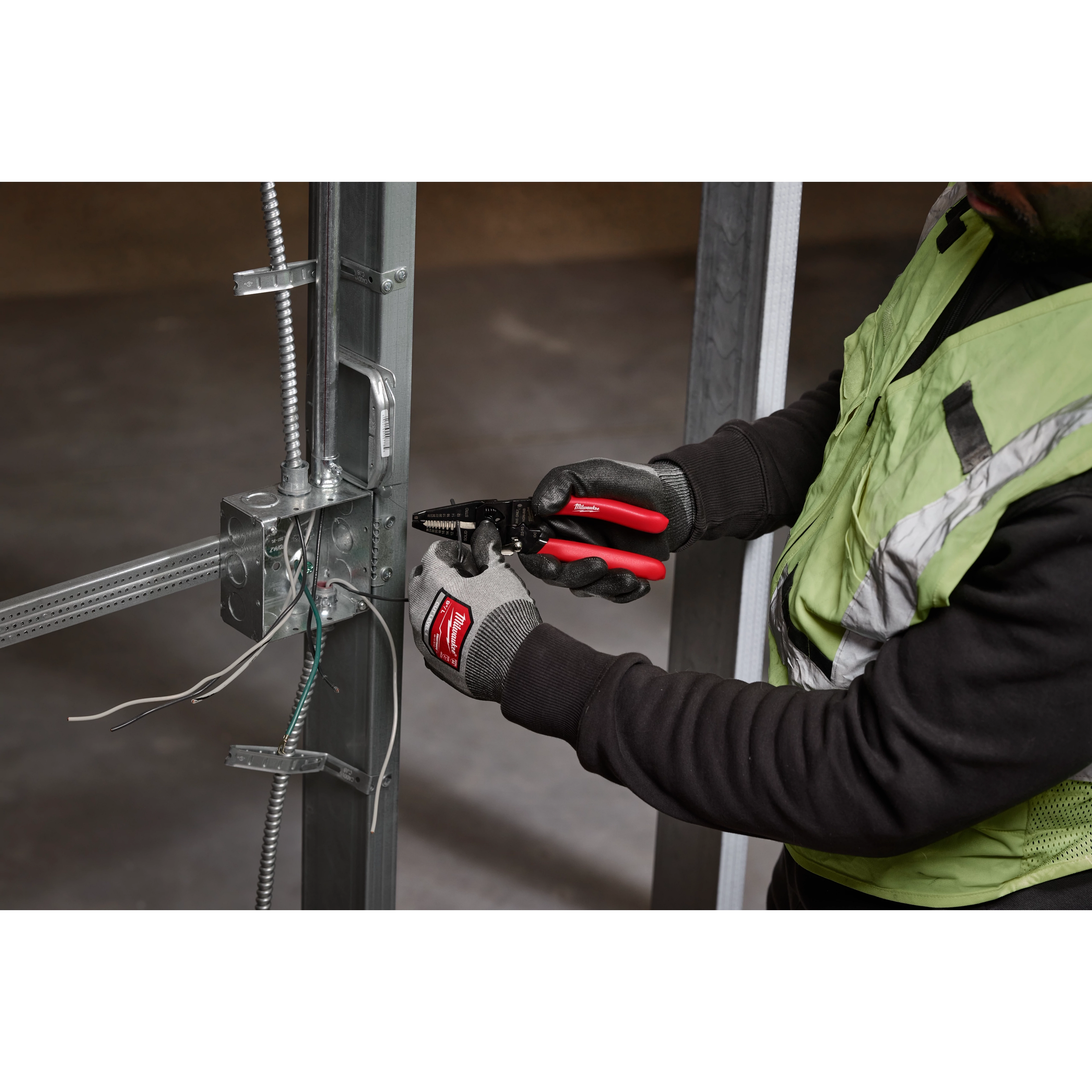 Milwaukee 10-28 AWG Multi-Purpose Dipped Grip Wire Stripper & Cutter w/ Reinforced Head 48-22-3052