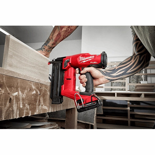 Milwaukee M18 FUEL™ Cloueuse à agrafes 18 gauge 2746-20