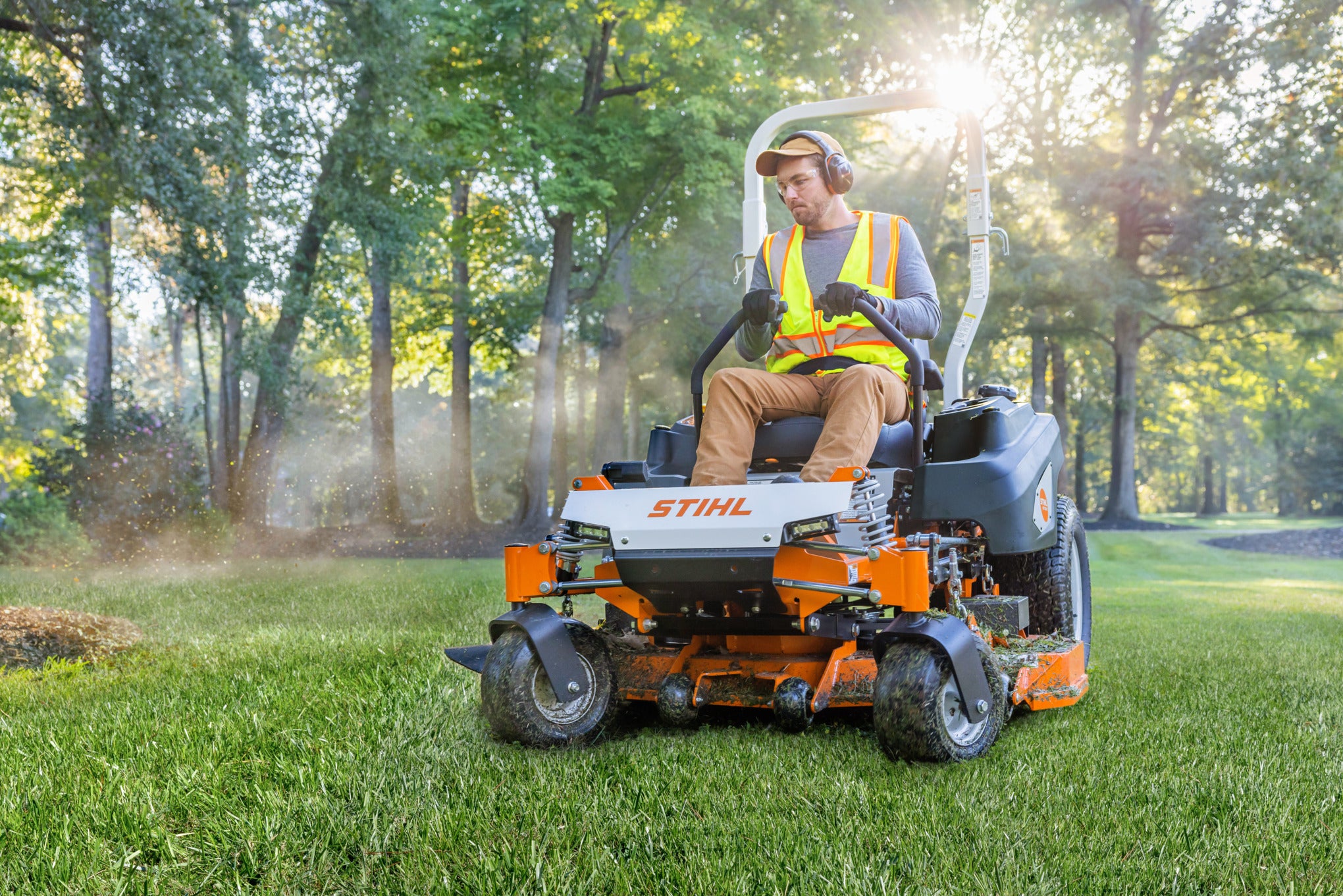 STIHL RZ 752i K Tondeuse à rotation nulle : Commerciale, moteur Kawasaki EFI, plateau de coupe 52" WB040113606