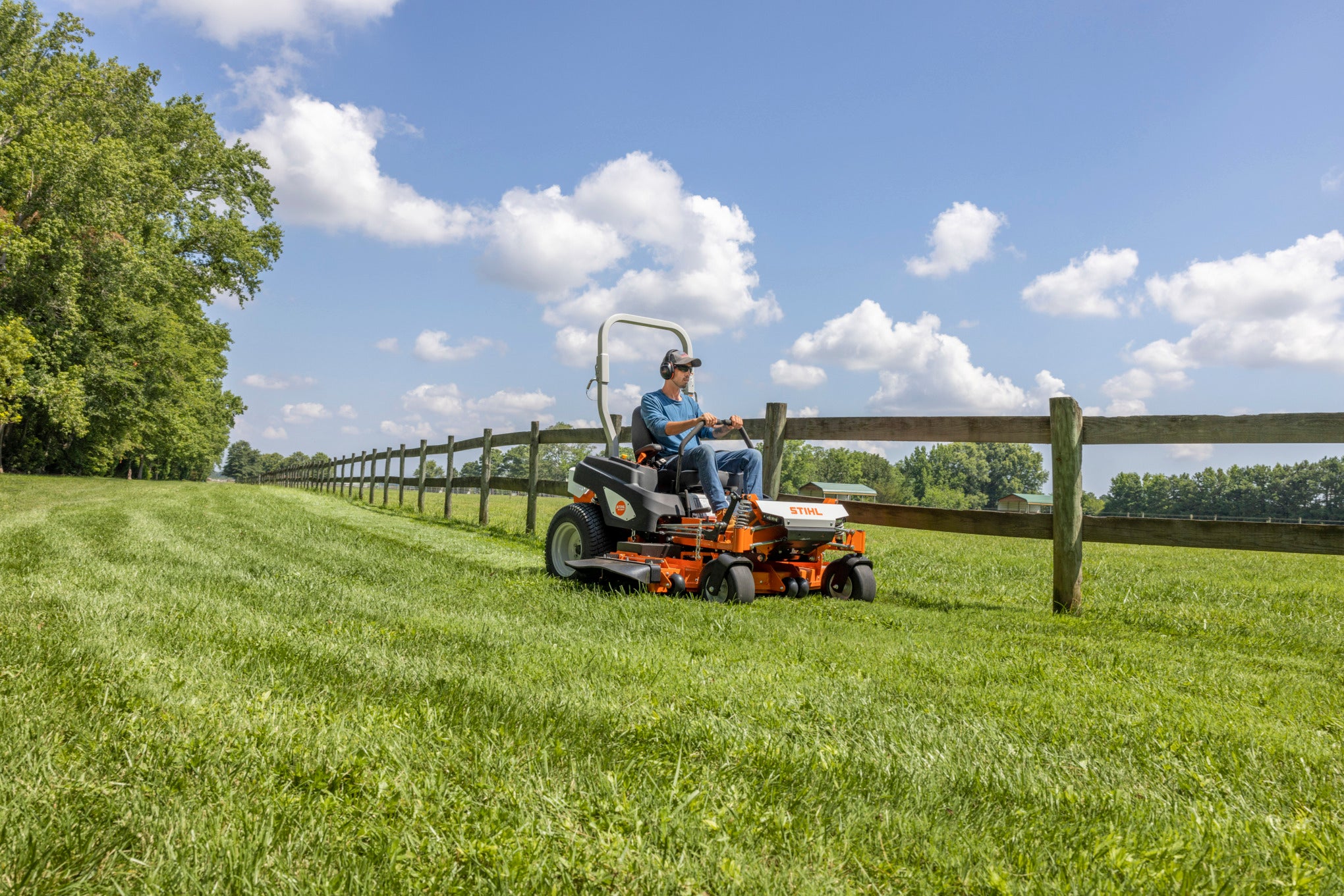 STIHL RZ 560 K Tondeuse à gazon à rotation nulle : Commerciale, moteur Kawasaki 24 ch, plateau de coupe de 60" WB030113612