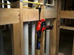 Milwaukee M12™ Pistolet à calfeutrer et adhésif 10 oz (outil seul) 2441-20