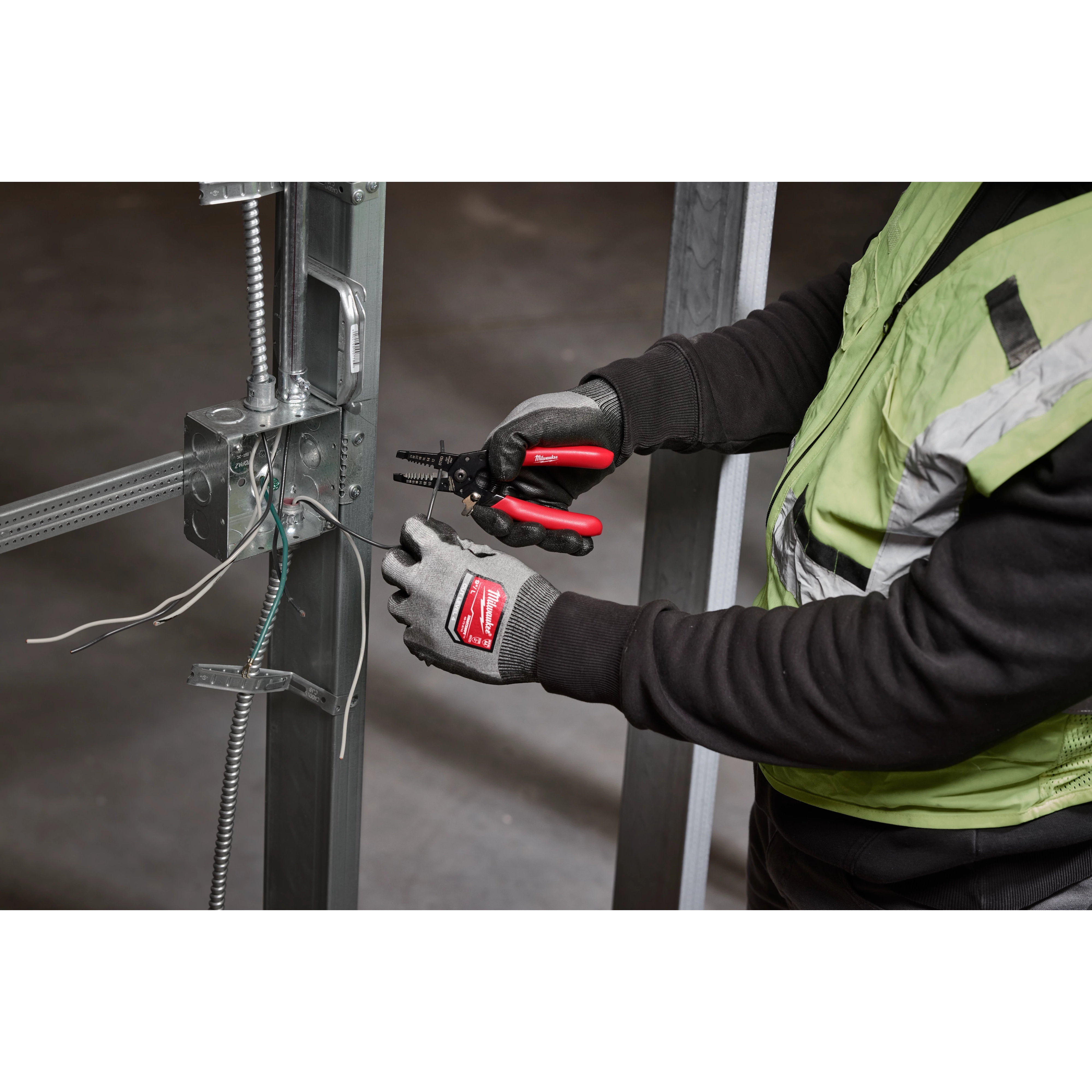 Milwaukee Pince à dénuder et coupe‑fil à poignée trempée compacte 10‑24 AWG 48-22-3043