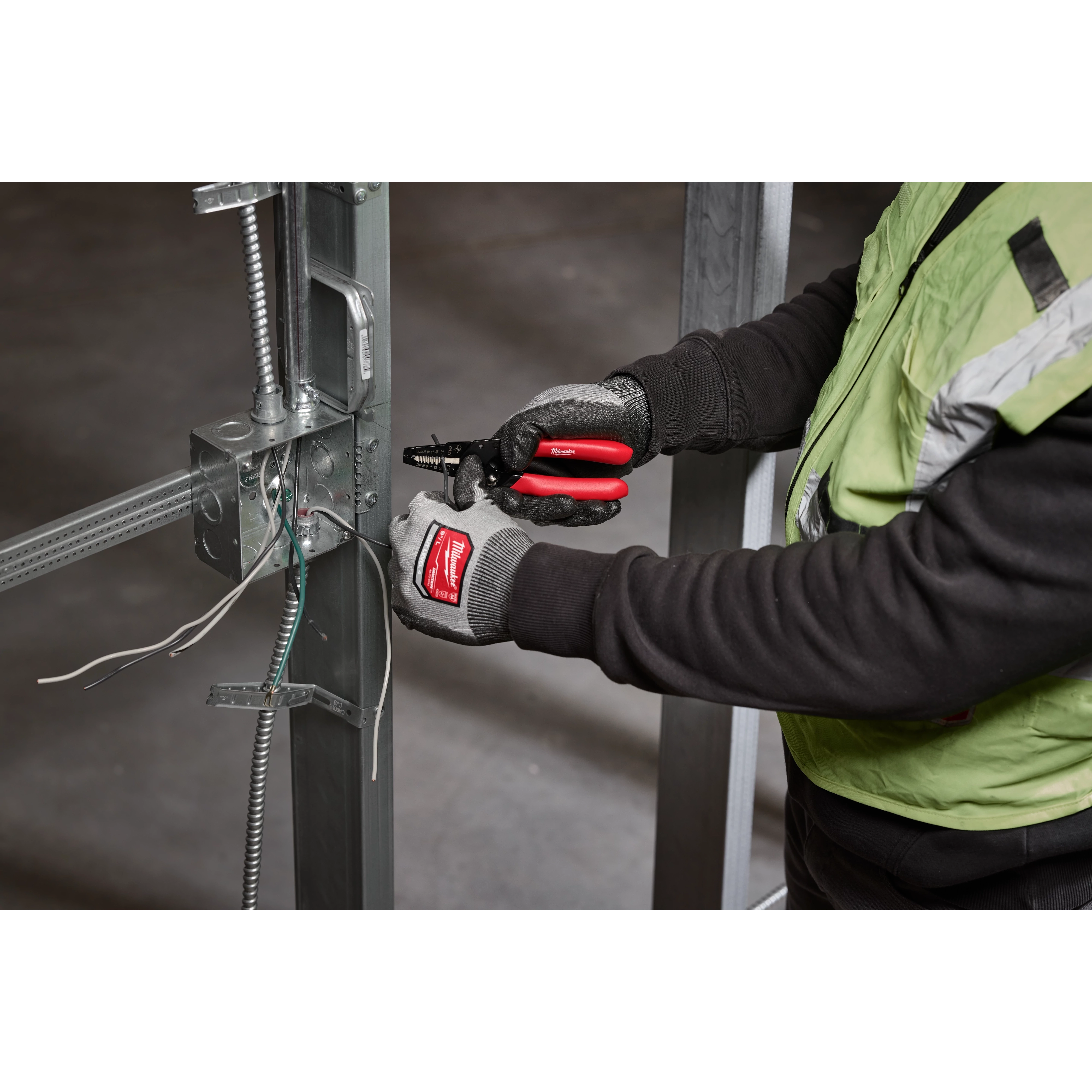 Milwaukee Pince à dénuder et coupe‑fil à poignée trempée compacte 10‑24 AWG 48-22-3043