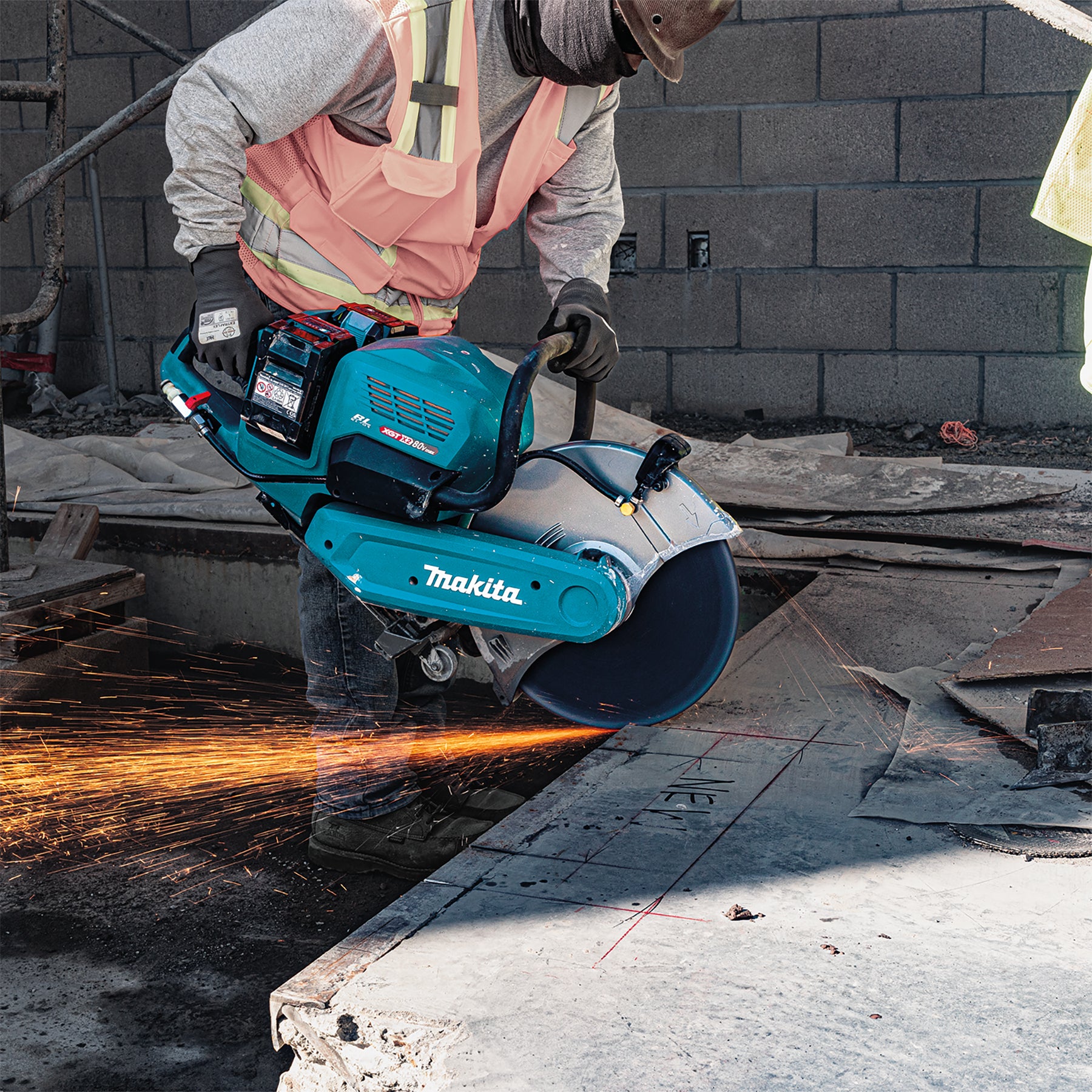 Makita 80V(40Vx2)max XGT Brushless 14" Power Cutter, 8.0Ah x4Kit CE001GL401