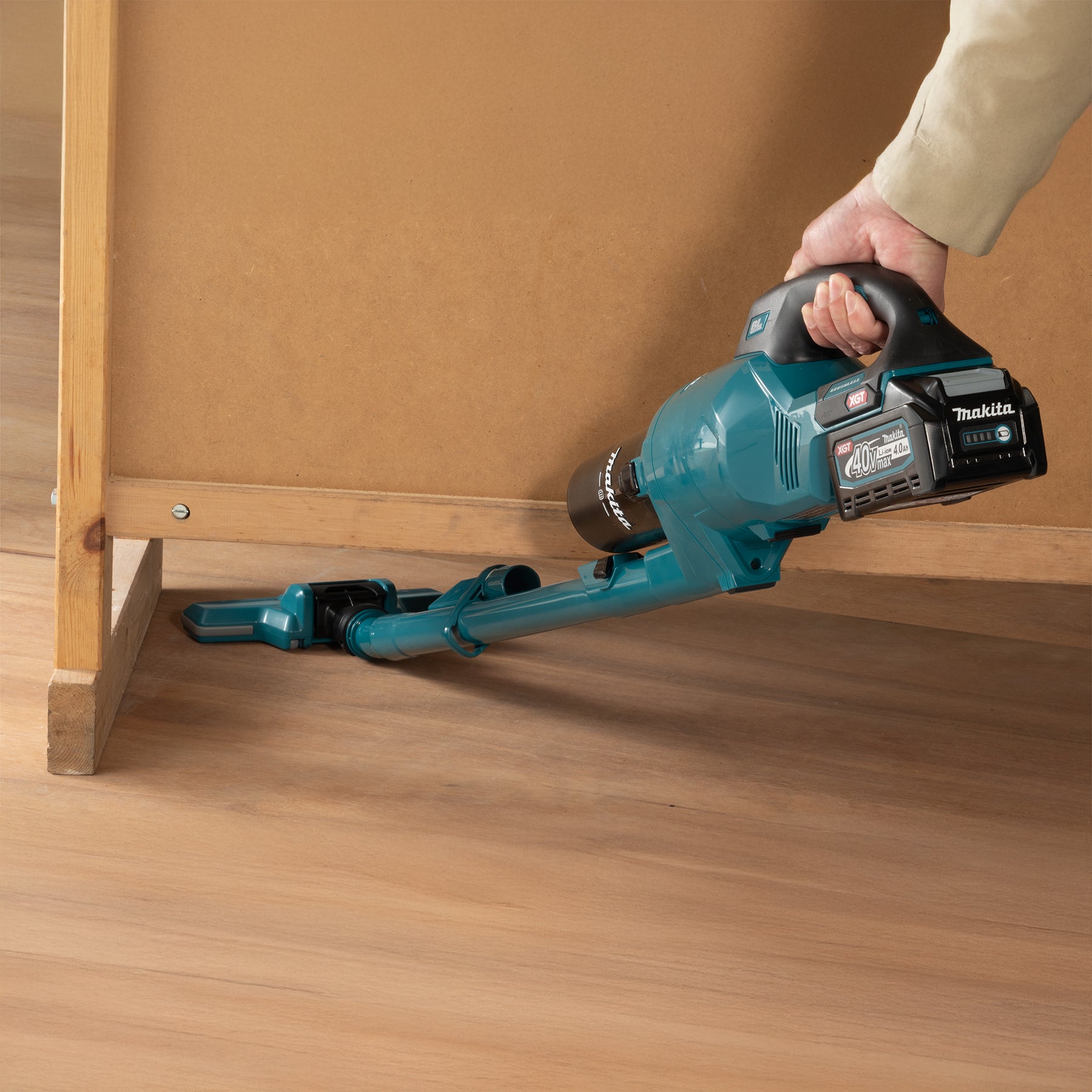 Makita Aspirateur balai cyclone sans balais 40Vmax XGT 250 ml, kit avec batterie 2.0Ah x1 CL003GA101