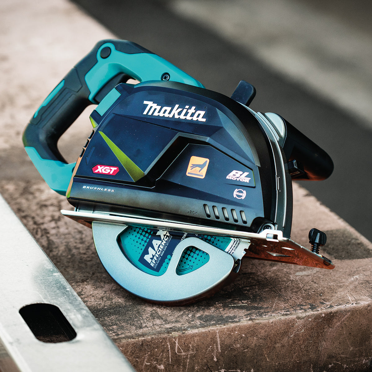 Makita Scie circulaire pour métaux sans balais 40Vmax XGT 7-1/4", machine seule CS002GZ