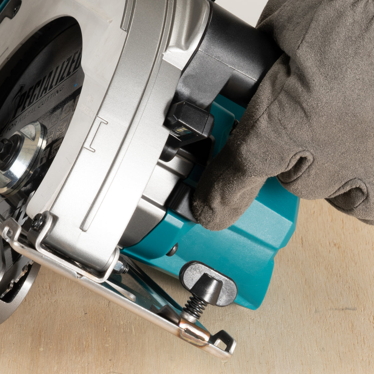 Makita Scie circulaire pour métaux sans balais 40Vmax XGT 7-1/4", machine seule CS002GZ