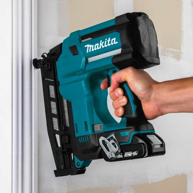 Makita Cloueuse à finition 18V LXT 2-1/2" 16 ga, machine seule DBN600Z