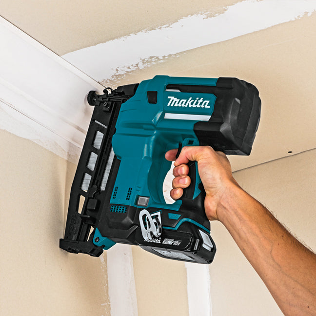 Makita Cloueuse à finition 18V LXT 2-1/2" 16 ga, machine seule DBN600Z