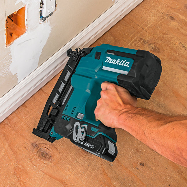Makita Cloueuse à finition 18V LXT 2-1/2" 16 ga, machine seule DBN600Z
