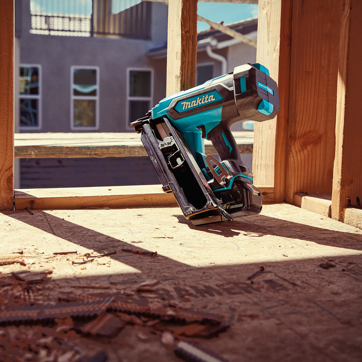 Makita 18V LXT Brushless 3-1/2" Framing Nailer, 30-34° Clipped Head, Tool Only DBN900ZK