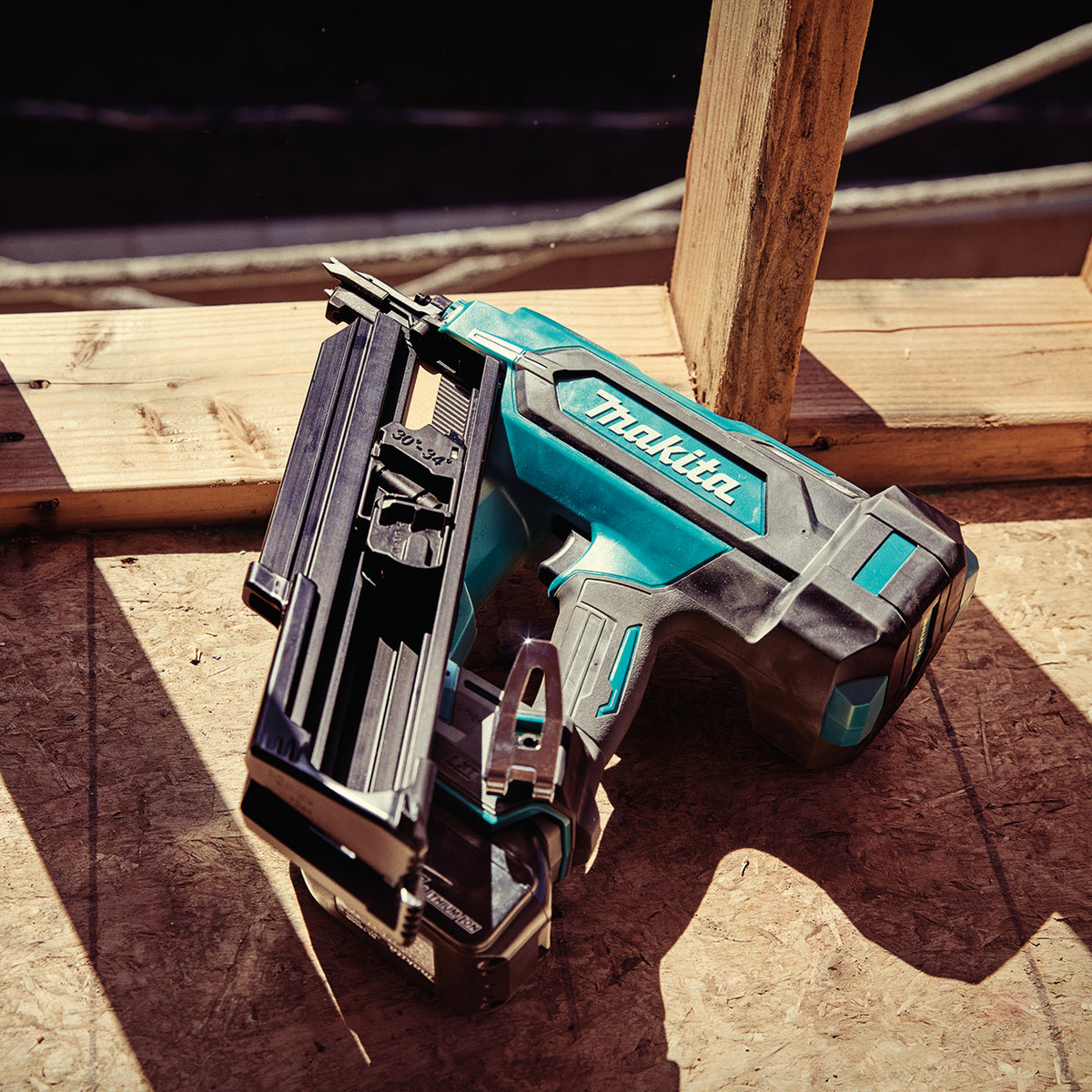 Makita 18V LXT Brushless 3-1/2" Framing Nailer, 30-34° Clipped Head, Tool Only DBN900ZK