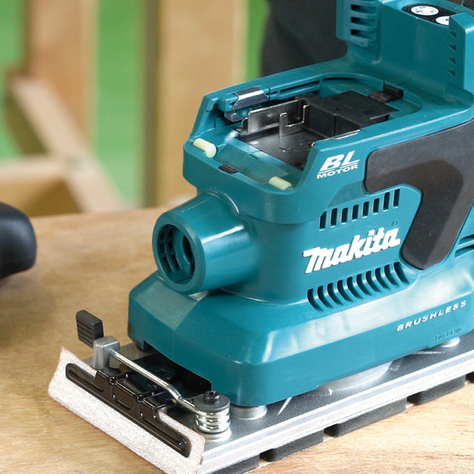Makita Ponceuse de finition 1/3 de feuille sans balais LXT 18V, outil seul DBO380Z