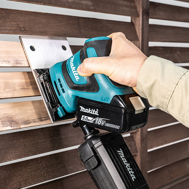 Makita Ponceuse de finition 1/4 de feuille LXT 18V, outil seul DBO480ZX1
