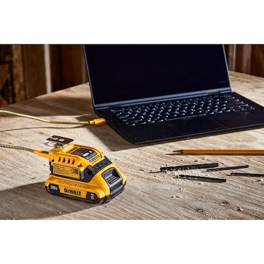 DeWalt Kit de charge/source d'alimentation USB 20V MAX*/ FLEXVOLT® DCB094K