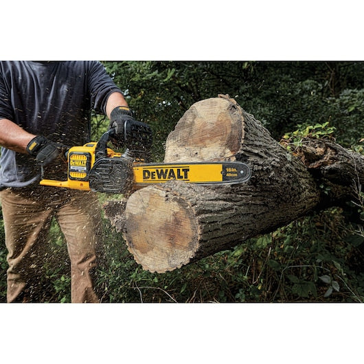 DeWalt Tronçonneuse sans fil Brushless 60V MAX* 16 po (outil seul) DCCS670B