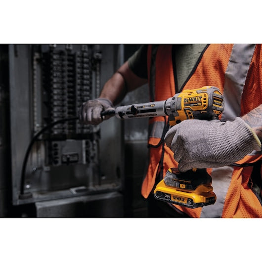 DeWalt Dénudeur de câbles sans fil 20V MAX* XR® (outil seul) DCE151B