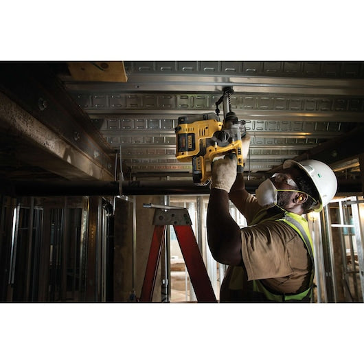 DeWalt Marteau perforateur L‑Shape 1 po 20V MAX* XR® SDS PLUS sans balais (outil uniquement) DCH273B