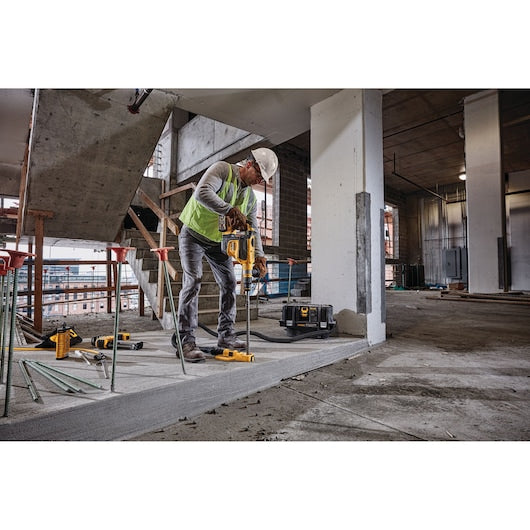 DeWalt Kit combiné marteau perforateur sans fil 60V MAX* 1-3/4 po. Brushless SDS MAX* DCH614X2