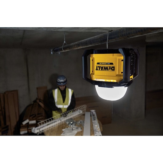 DeWalt Lampe de travail sans fil tout usage 20V MAX* Tool Connect™ (outil seul) DCL074