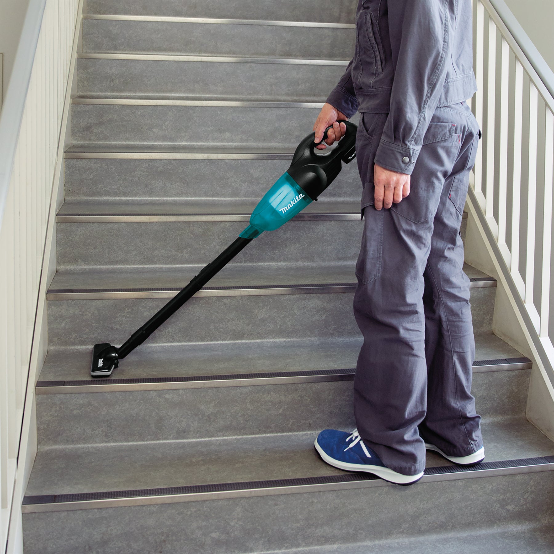 Makita 18V LXT 650 ml Stick Vacuum Cleaner, Tool Only DCL180ZB