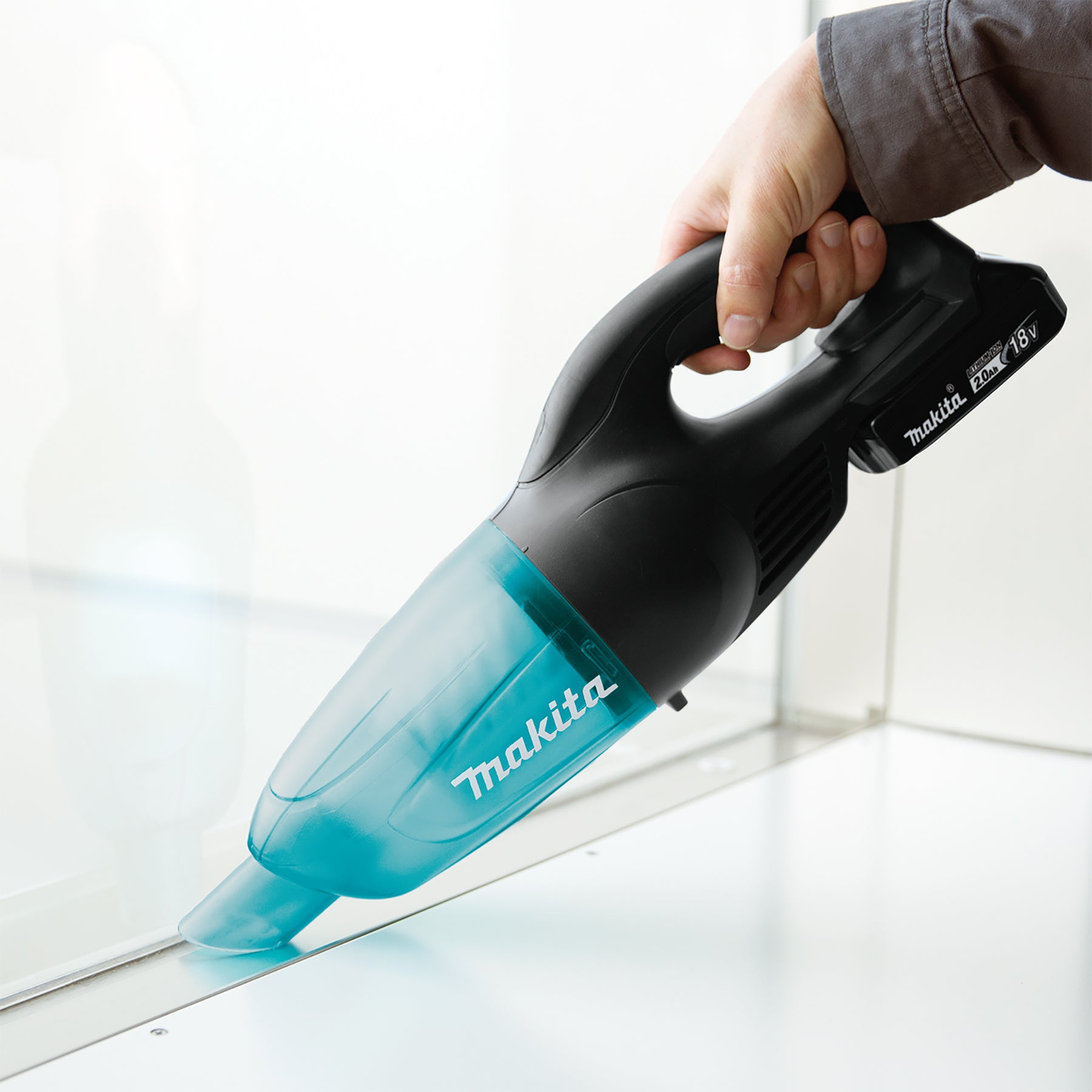 Makita 18V LXT 650 ml Stick Vacuum Cleaner, Tool Only DCL180ZB