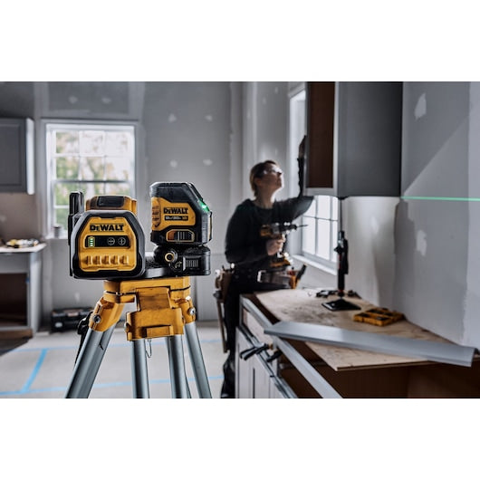 Dewalt 20V MAX* XR® Cordless Cross Line Green Laser Kit DCLE34020G