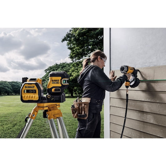 Dewalt 20V MAX* Cordless Cross Line Green Laser Kit DCLE34220GB
