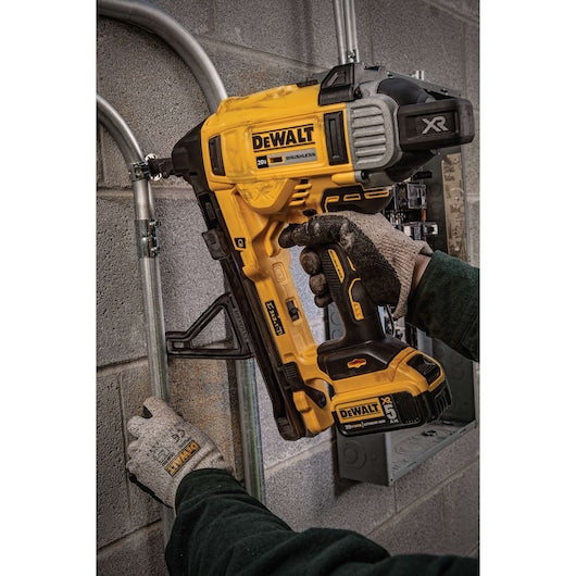 Dewalt 1" Magazine Cordless Concrete Nailer Kit DCN891P2