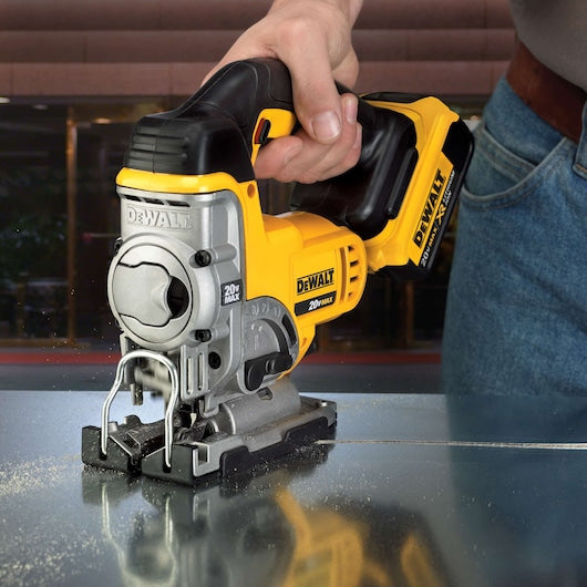 DeWalt Scie sauteuse sans fil 20V MAX* (outil seul) DCS331B