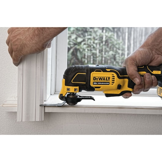 DeWalt ATOMIC™ Multi‑outil oscillant sans fil sans balais 20V MAX* (outil seul) DCS354B