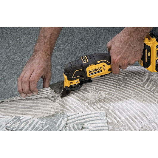 DeWalt ATOMIC™ Multi‑outil oscillant sans fil sans balais 20V MAX* (outil seul) DCS354B