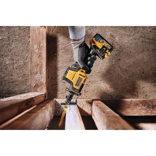 DeWalt Scie sabre sans fil ATOMIC™ 20V MAX* à une main (outil seul) DCS369B