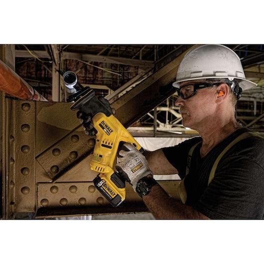 DeWalt Scie sabre sans fil compacte 20V MAX* (outil uniquement) DCS387B
