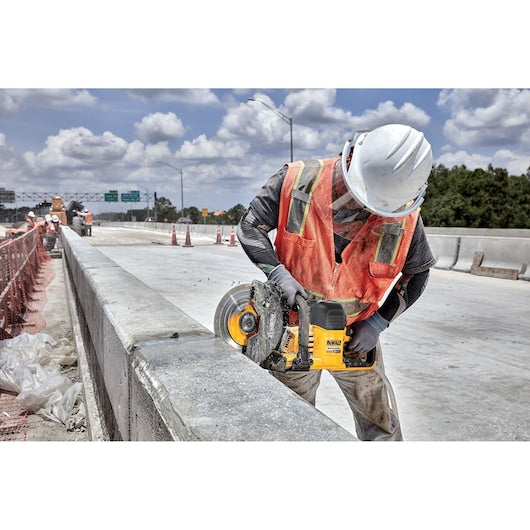 DeWalt Scie à tronçonner sans fil brushless 9 po 60V MAX* DCS692X2 DCS692X2