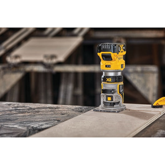 Dewalt 20V MAX* XR® Brushless Cordless Compact Router DCW600B