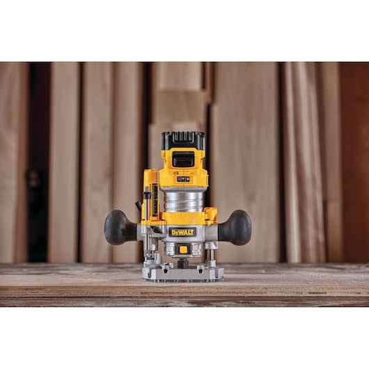 Dewalt 20V MAX* XR® Brushless Cordless Compact Router DCW600B