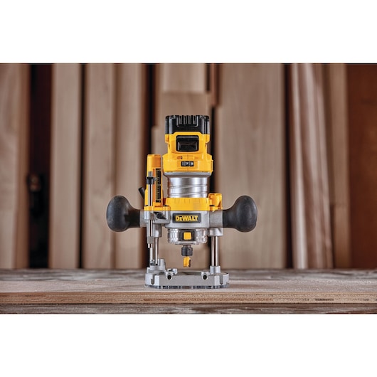 Dewalt 20V MAX* XR® Brushless Cordless Compact Router DCW600B