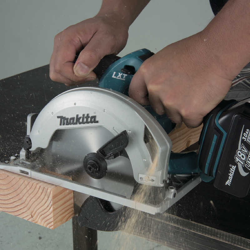Makita Scie Circulaire 6-1/2" 18V LXT, Nu (Outil Seul) DSS611Z