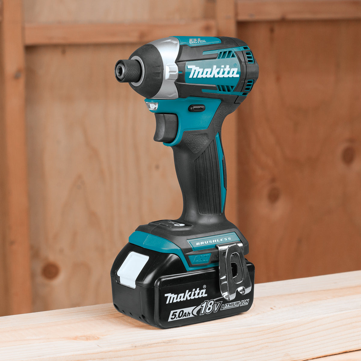 Makita Visseuse à chocs sans balais 18V LXT 1/4", outil seul DTD154Z