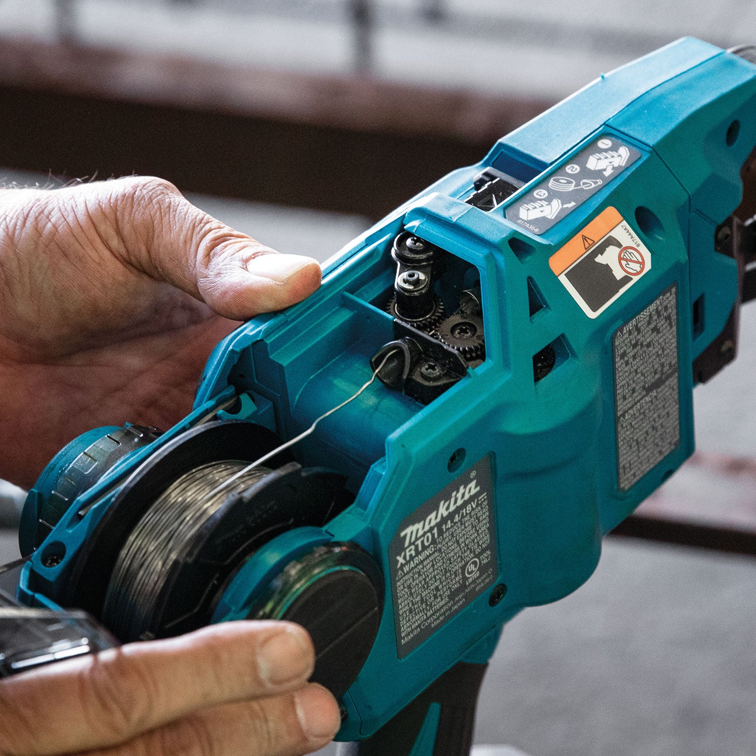 Makita 18V LXT Brushless Rebar Tying Tool, Tool Only DTR180ZK