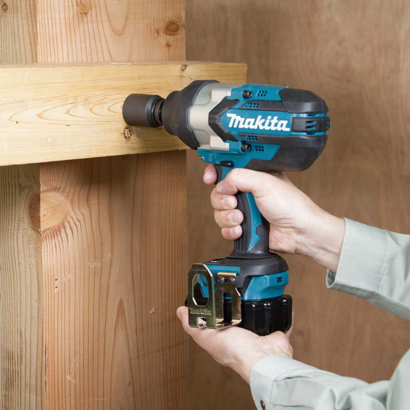 Makita Clé à chocs Brushless LXT 18V 1/2" à haut couple, Kit avec 2 batteries 5.0Ah DTW1002RTE