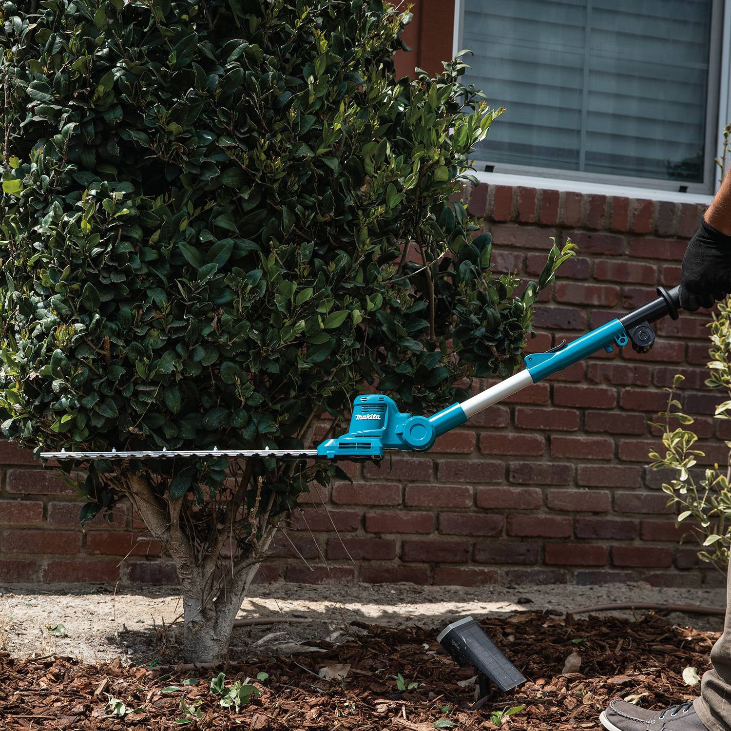 Makita 18V LXT 18" Pole Hedge Trimmer, Tool Only DUN461WZ