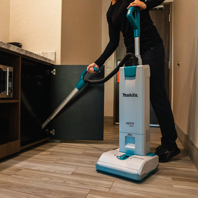 Makita Aspirateur traîneau 5 L sans balais 36V (18Vx2) LXT, kit avec 2 batteries 5.0Ah DVC560PT2