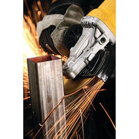 DeWalt DWE4120FN meuleuse d'angle petite à tête plate 4‑1/2 po. – 5 po. avec interrupteur à palette et sans verrouillage DWE4120FN