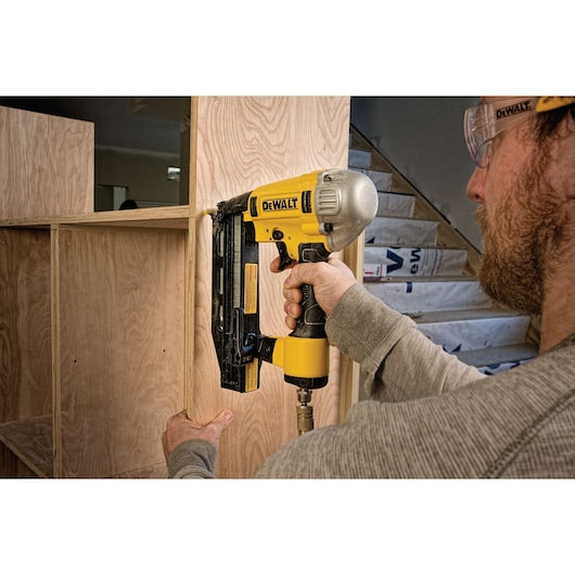 Dewalt 16ga Precision Point™ Finish Nailer DWFP71917