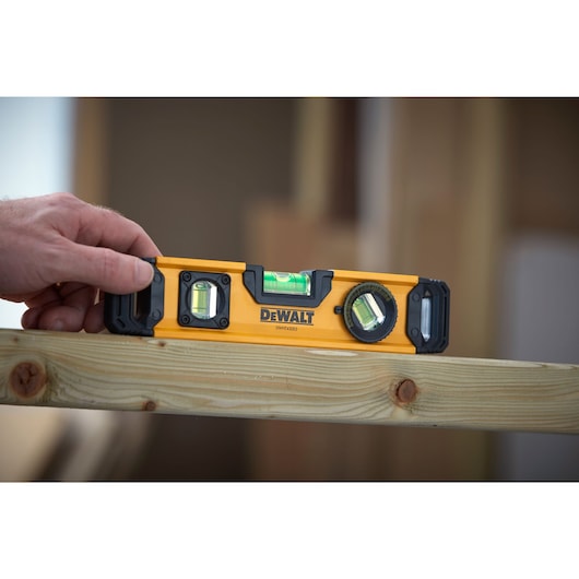 Dewalt 9 in. (230mm) Torpedo Level DWHT43003