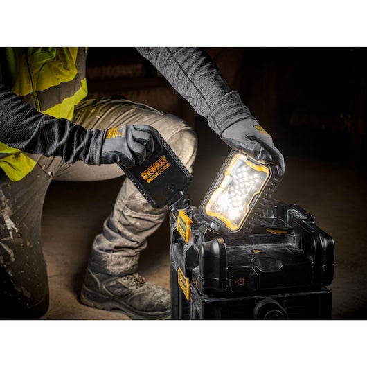 DeWalt Lampe de travail réglable TOUGHSYSTEM® 2.0 avec rangement DWST08060