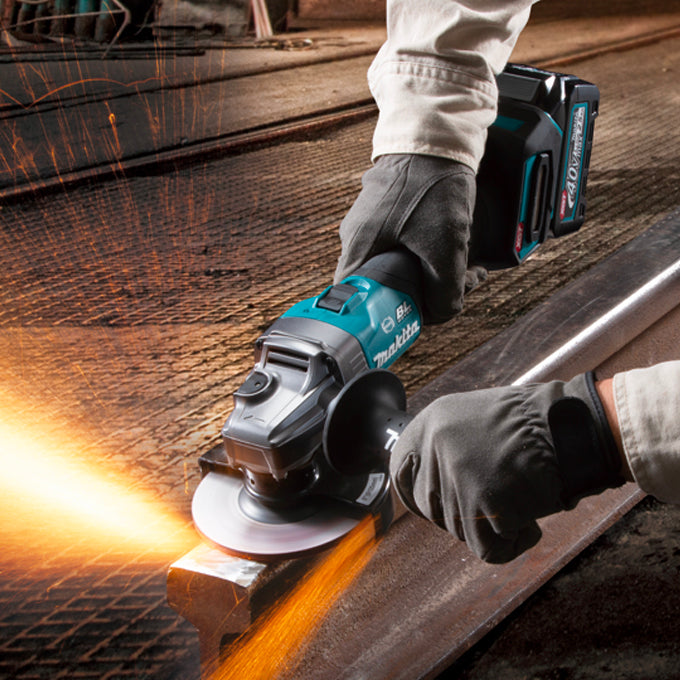 Makita Meuleuse d'angle sans balais 5" 40Vmax XGT avec interrupteur à pouce, outil seul GA005GZ
