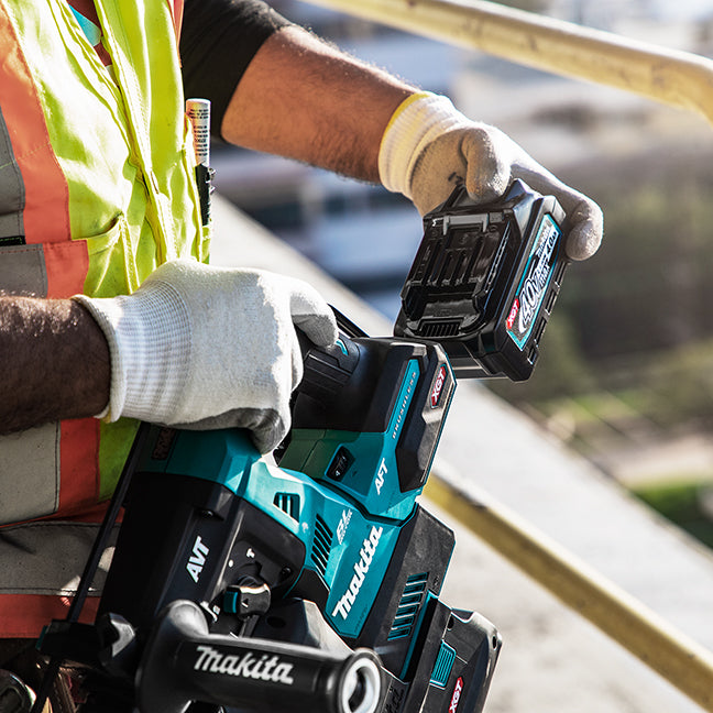 Makita Marteau perforateur sans fil SDS-PLUS XGT 40Vmax Brushless 1-1/8" avec AWS, Machine seule HR001GZ